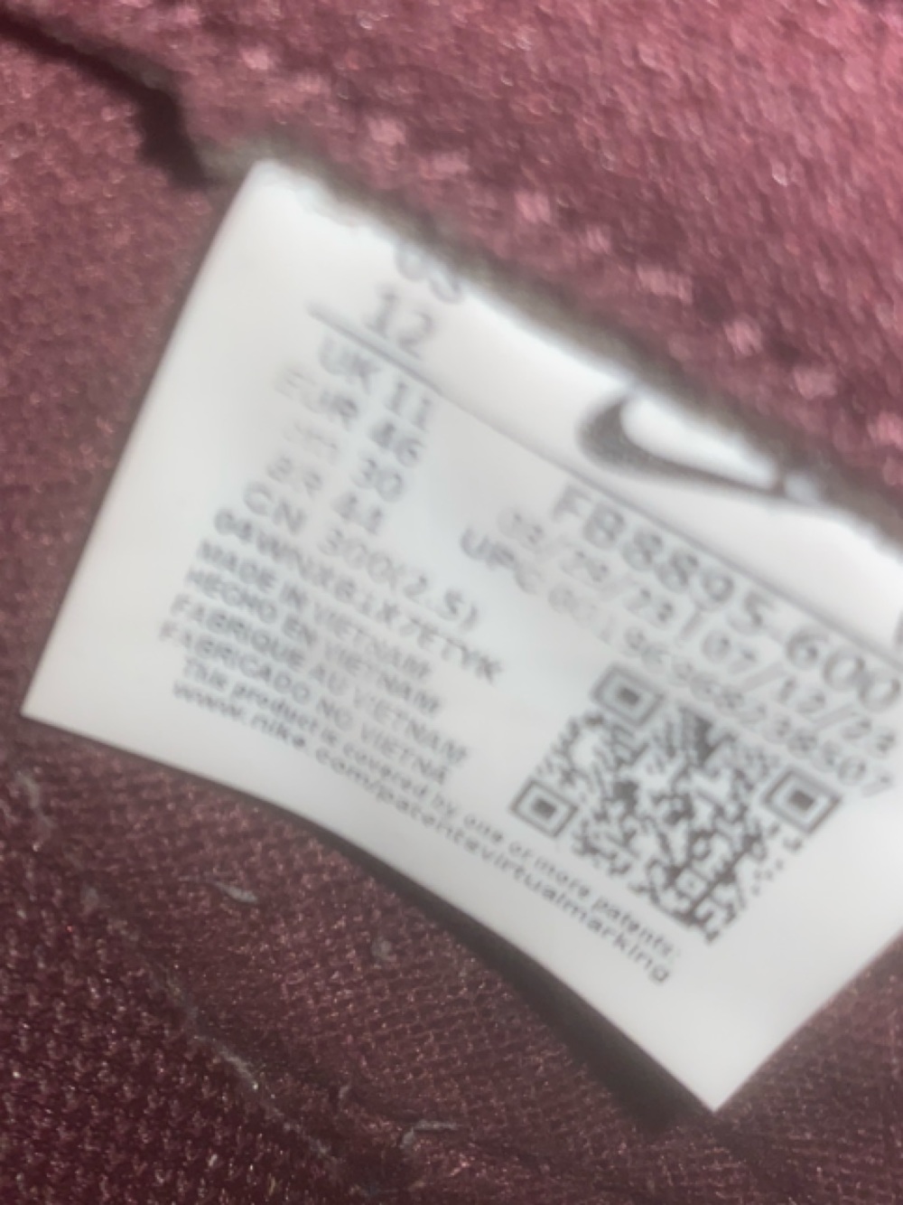 Nike Men’s Burgandy Low-Top Sneakers - Picture 2 of 4
